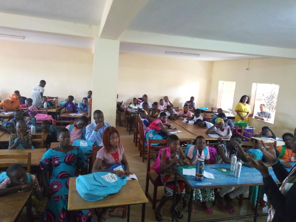 MoiseSodokin's tweet photo. Les VBG reste l'une des plus grande barrieres à l'educat° et à l'epanouissemt ds filles au #Benin
Pélagie Assogba , Assist Sociale #OneStopCenter à entretenir les participant(es) sur ls #VBG , ses consequences et comment s'y prendre
#EndGVB #InvestInGirls #SheIsGreat @IREXintl https://t.co/mkssUPblLf