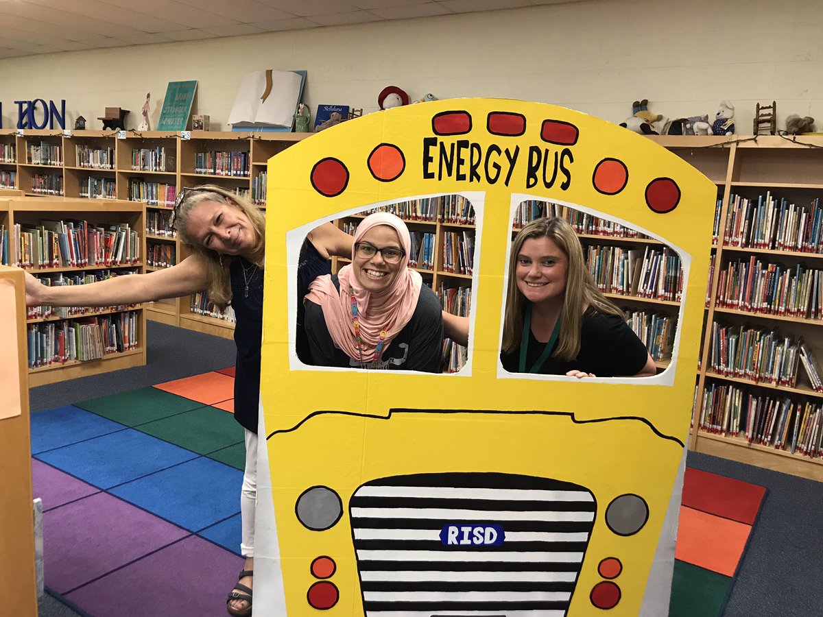MrsVillalobos94's tweet photo. Amazing first day back! Building relationships it’s what is all about!#risdsaysomething #OHE @orona75 https://t.co/2tfe7BooeX