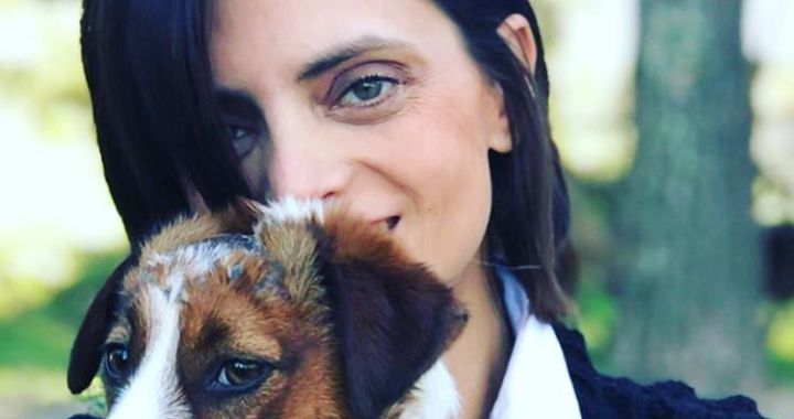 Los40's tweet photo. Úrsula Corberó, Eduardo Casanova o Toni Acosta le mandan su apoyo a @GmezMacarena ❤ Desde LOS40 también le mandamos mucho amor 🐶 https://t.co/AHcVgOtf7C https://t.co/UXbseXPeZv