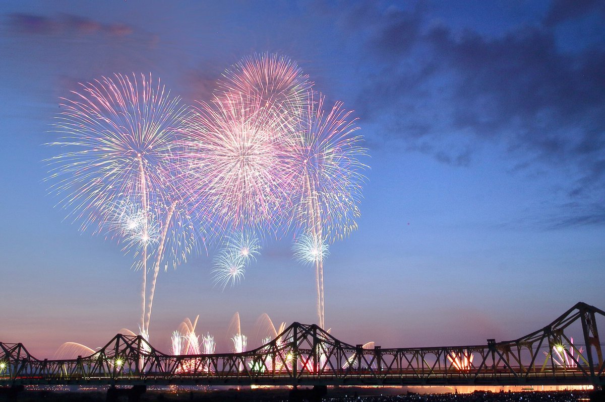 あぽろ 長生橋を照らす花 1 ナイアガラ 2 この空の花 3 正三尺玉 4 復興祈願花火フェニックス 新潟 長岡まつり大 花火大会 Niigata 長岡花火19 長岡まつり大花火大会 長岡花火