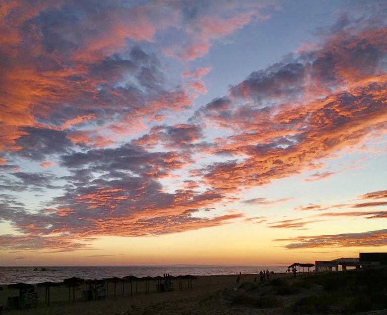 wear_108's tweet photo. Puesta de sol en Punta Umbría un 7 de agosto. #wear_108 #playapuntaumbria #beautiful @CarolinaMarin #Huelva https://t.co/45fhvXrWJL