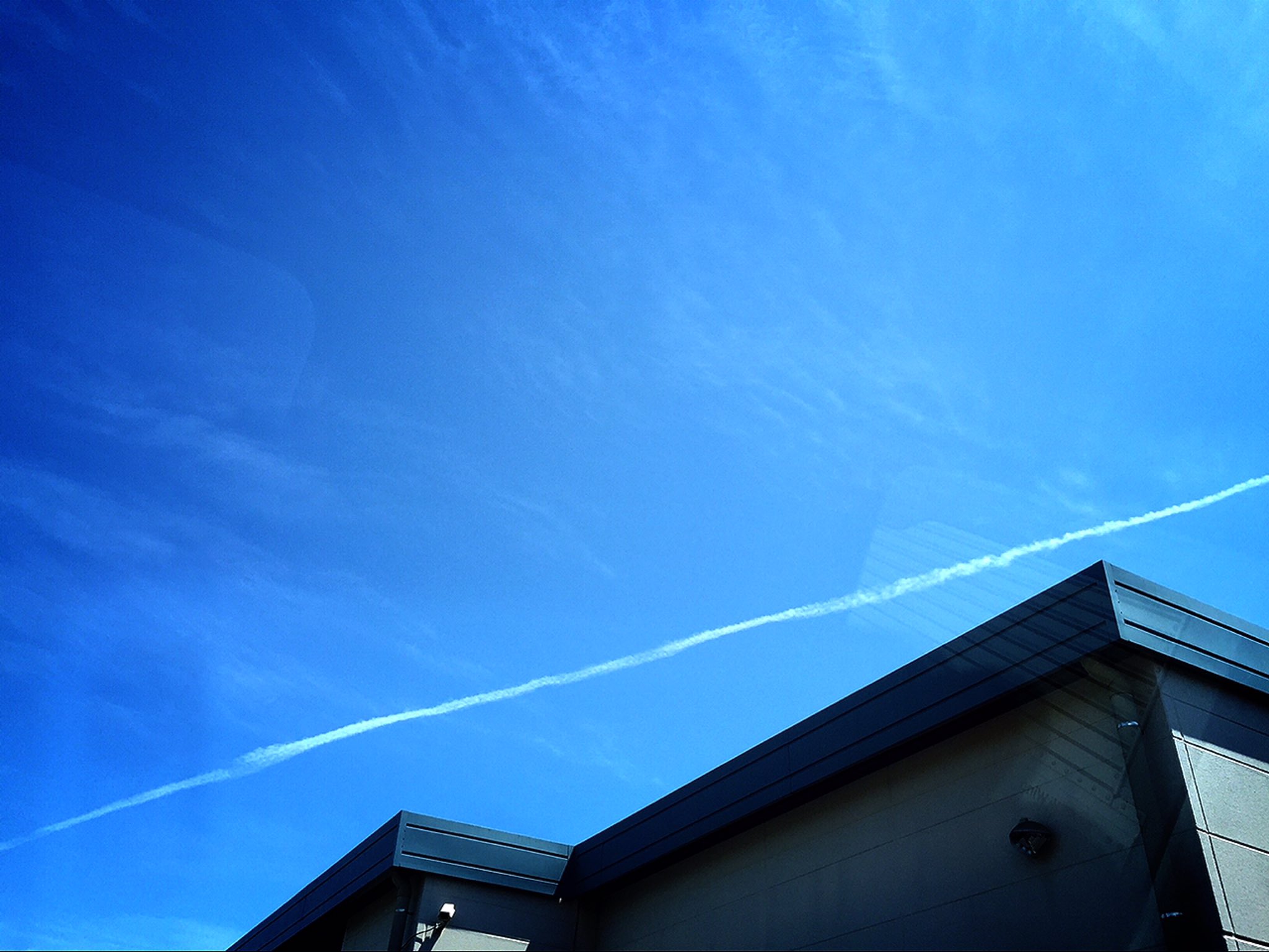 いっち 帯状型地震雲 令和元年 ８月８日 １２ ４０ 東京都町田市上空 地震発生前に多く見られている地震雲の１つです ２ ３日以内 地震発生の恐れ有り 警戒しましょう 地震大敵 T Co Z7ifvdik Twitter