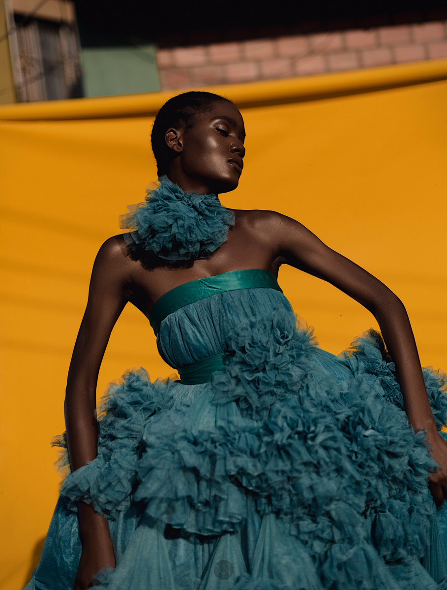 For today& #39;s dose, From the same set, here& #39;s another look. The Muse -  @temidayo_sanusiThe Mua -  @ameriecodeAssist -  @SogieSnuggleStyling, Creative Direction & Photography -  @TheLexash Please share and RT.