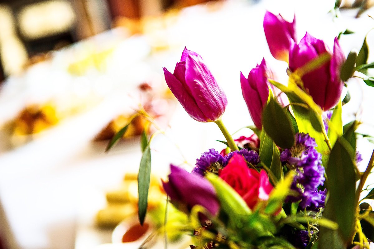 Summit_Hosp's tweet photo. Fresh flowers from Christine Bradshaw this week. Always doing a beautiful job to brighten up our venue 🌷 #summithospitality #hospitality #events #staffordshire #midlands #stokeontrent #catering #corporate #officespace #meetingrooms https://t.co/tLFaKCl2bD
