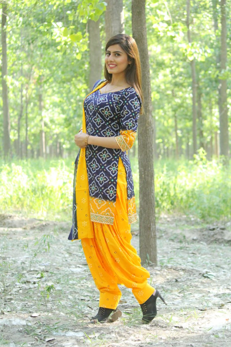 MinkRandhawa's tweet photo. #There_is_Beauty_in_Simplicity❤
#Roop#
(#FATTHWA)❤ Jaspreet Maan _Films
@MinkRandhawa https://t.co/G4Ld4UFVMb