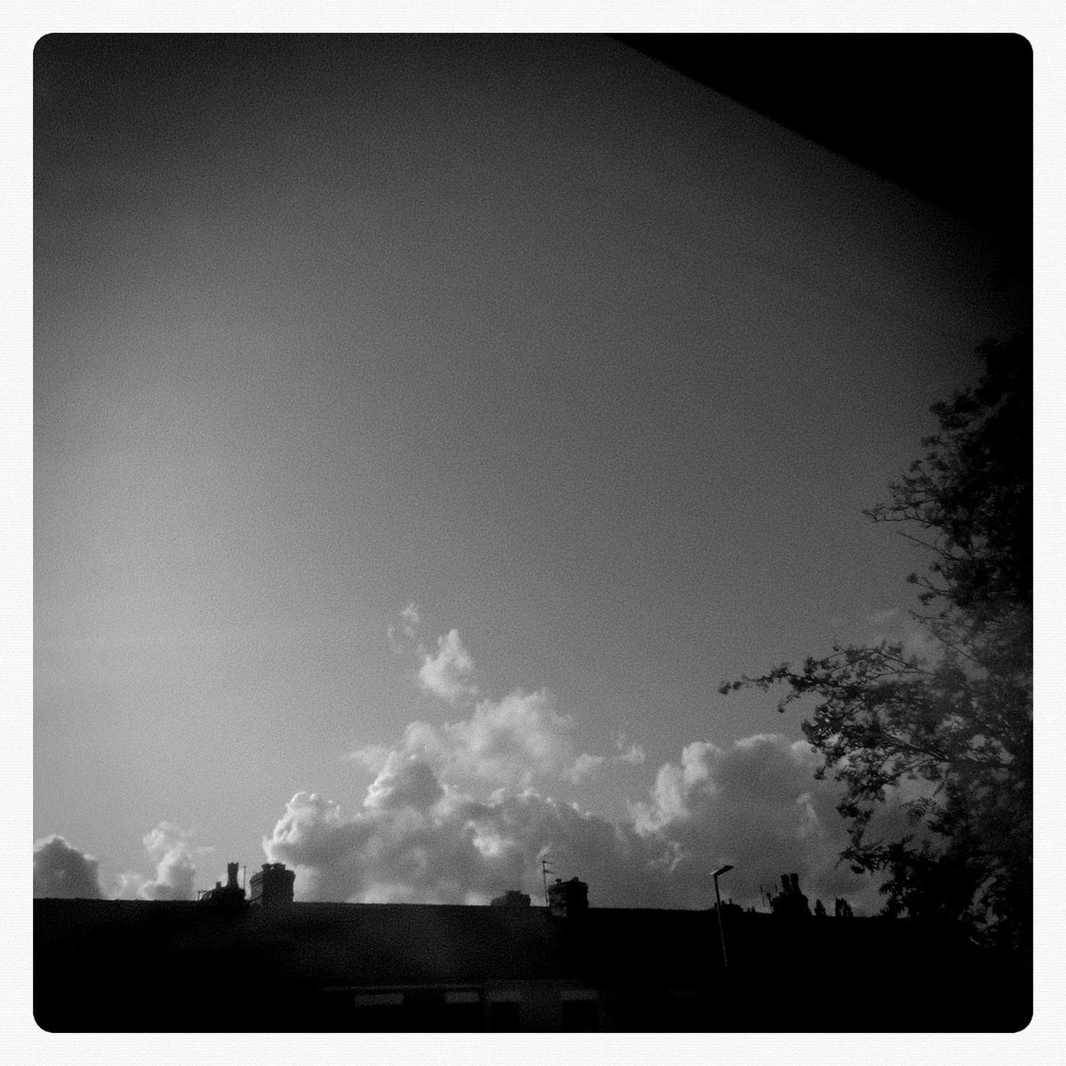 jswindowbox's tweet photo. #clouds #fluffyclouds #sky #blue #cloudlovers #crazyclouds #creativesky #creativeclouds #clouddaily #skylog #sun #sunset #inspiringclouds #blackandwhitephotography #lomography https://t.co/hq4a3BURki