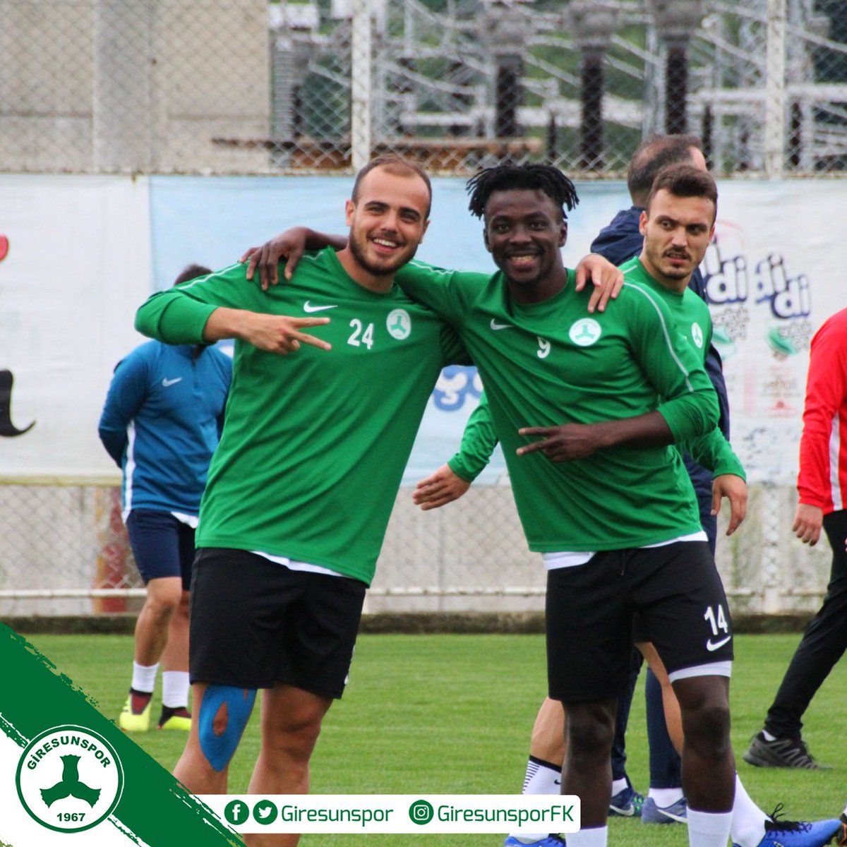 Giresunspor's tweet photo. 📸 🤜 #OrhanAktaş & #MichelLandel 🤛
#BizGiresunsporuz https://t.co/iJMLwIon65