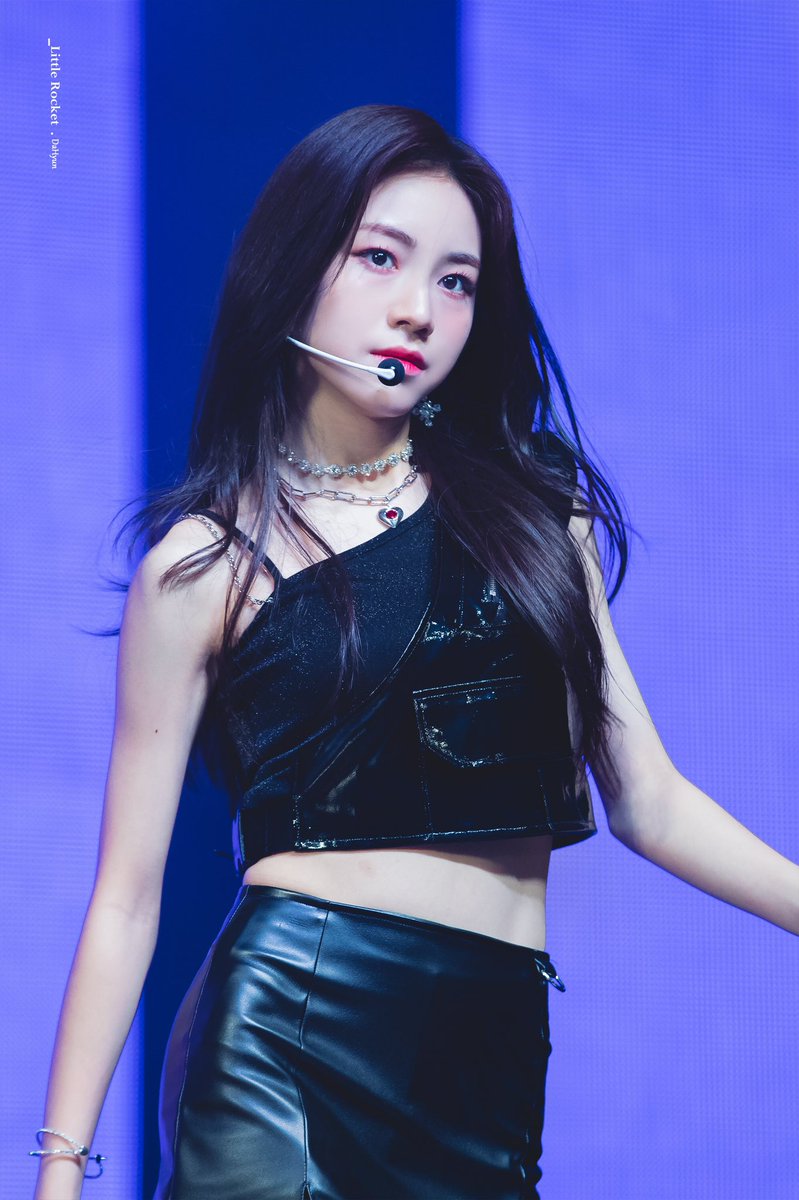 _LittleRocket's tweet photo. 190807 Debut Showcase 

#로켓펀치 #다현 #Rocket_Punch #DAHYUN
@Official_RCPC https://t.co/gCSngGjzBc