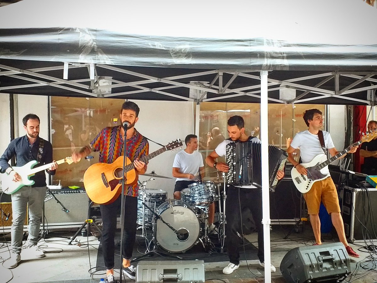 silcerino's tweet photo. #Coruña | @salazinco abre as matinais do @FestNoroeste na rúa Torreiro. 🎸🎶 #MaríaPita2019 🎉 #XenteNoroeste #SomosNoroeste https://t.co/Edtaq6Cz9j