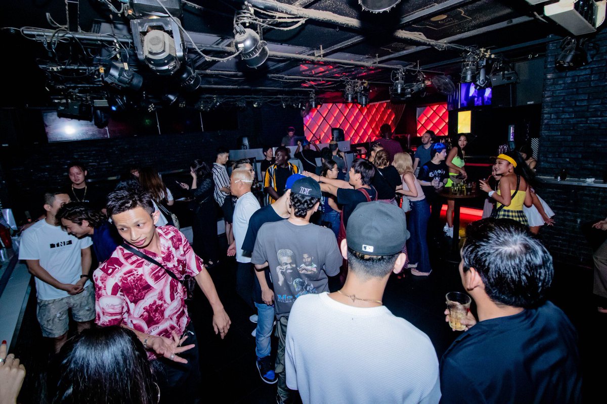 GhostWednesday's tweet photo. last night 🌝
party snap 📸

GUEST DJ @DJ_JS_aka_NEXT 

毎週水曜はゴーストで飲もう🕺 https://t.co/D9JI6sCQLv