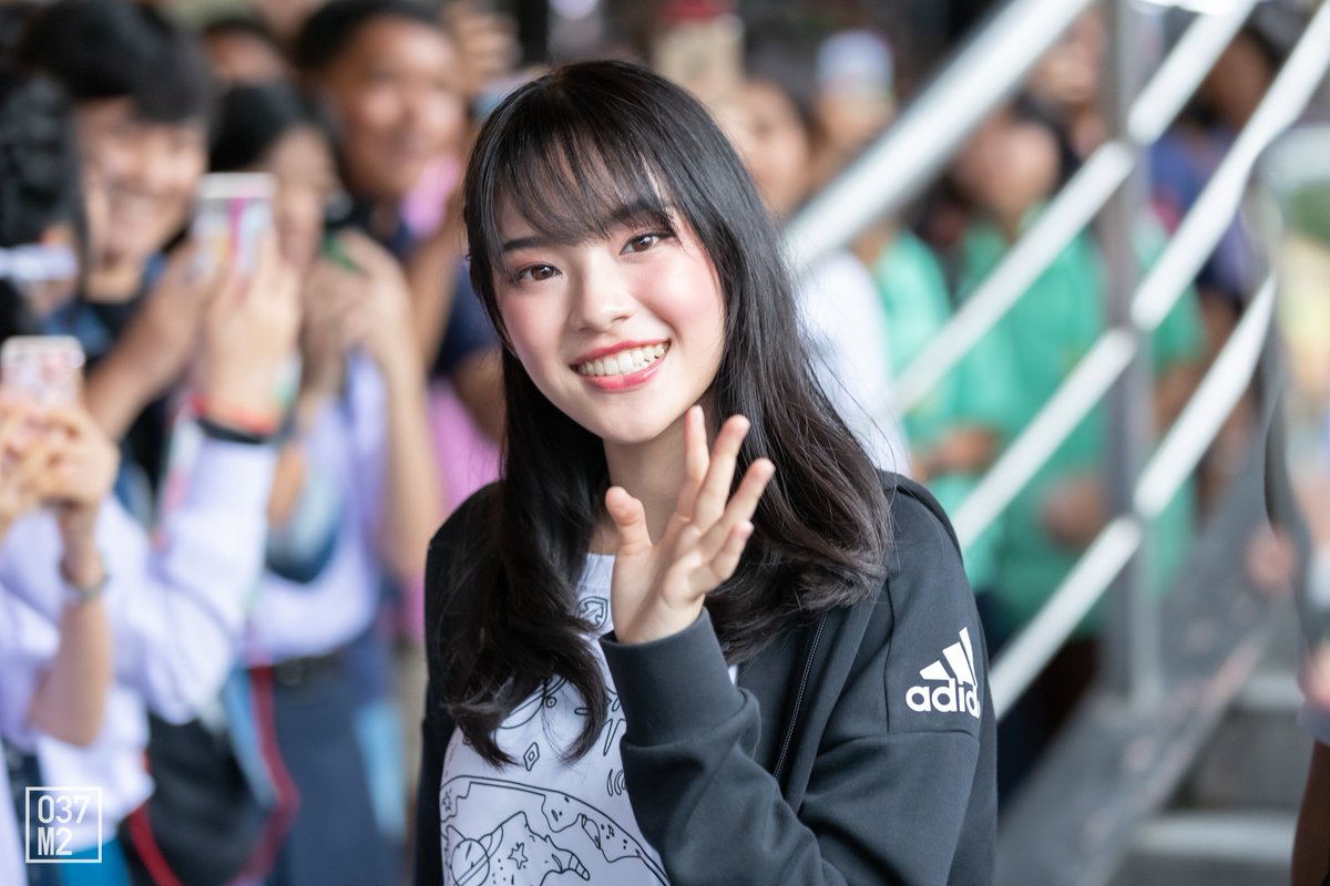 037_m2's tweet photo. สาวเซเว่นคนนี้สวยจัง ~~ (2)

#CherprangBNK48 #BNK48 #037m2 https://t.co/oBF3kdyGY2