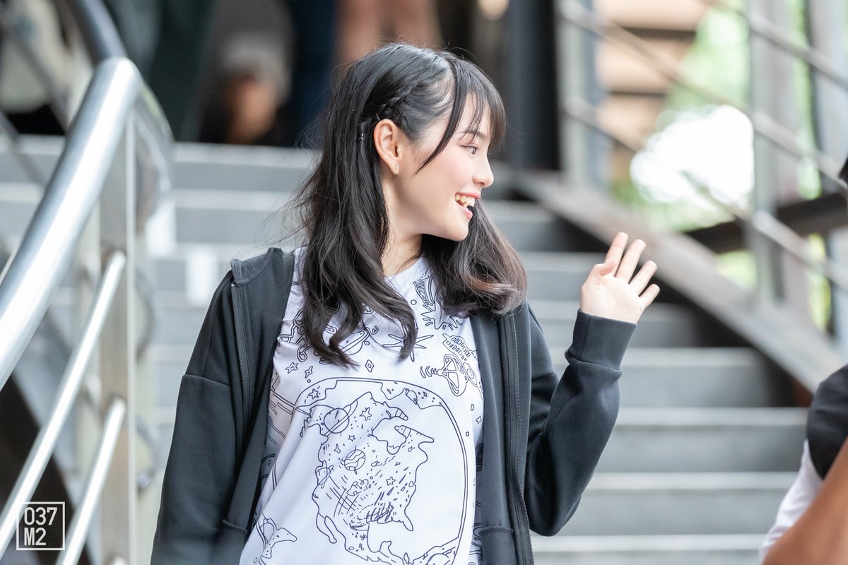 037_m2's tweet photo. สาวเซเว่นคนนี้สวยจัง ~~ (2)

#CherprangBNK48 #BNK48 #037m2 https://t.co/oBF3kdyGY2