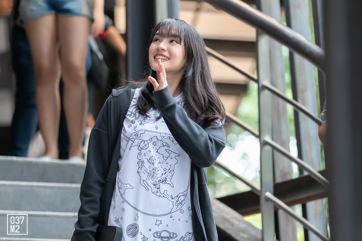 037_m2's tweet photo. สาวเซเว่นคนนี้สวยจัง ~~ (2)

#CherprangBNK48 #BNK48 #037m2 https://t.co/oBF3kdyGY2