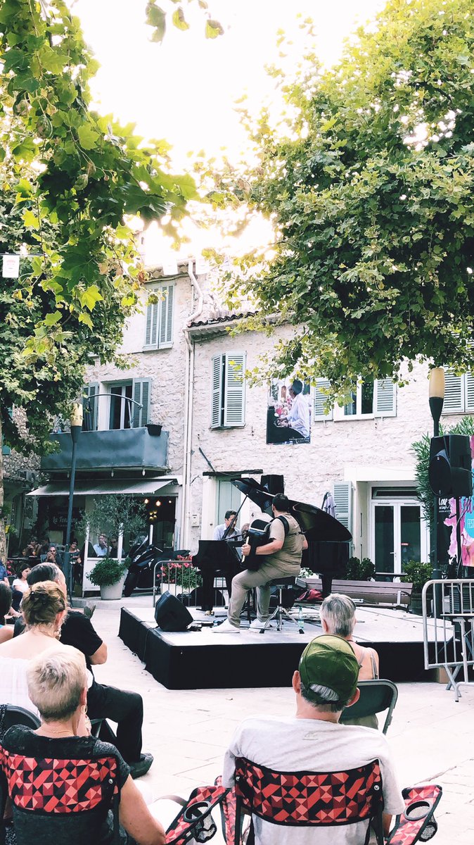 MMargalet's tweet photo. Pour ce #JeudiPhoto, une prise du concert de #Jazz de Frédéric Viale & Philippe Villa à #LaColleSurLoup #CotedAzurFrance #AlpesMaritimes #FrenchRiviera #Luminosite #Light #PicOfTheDay @VincentPomparat @jcgorce @OTCollesurLoup @Jazz_Club https://t.co/8w6ygKxOxH