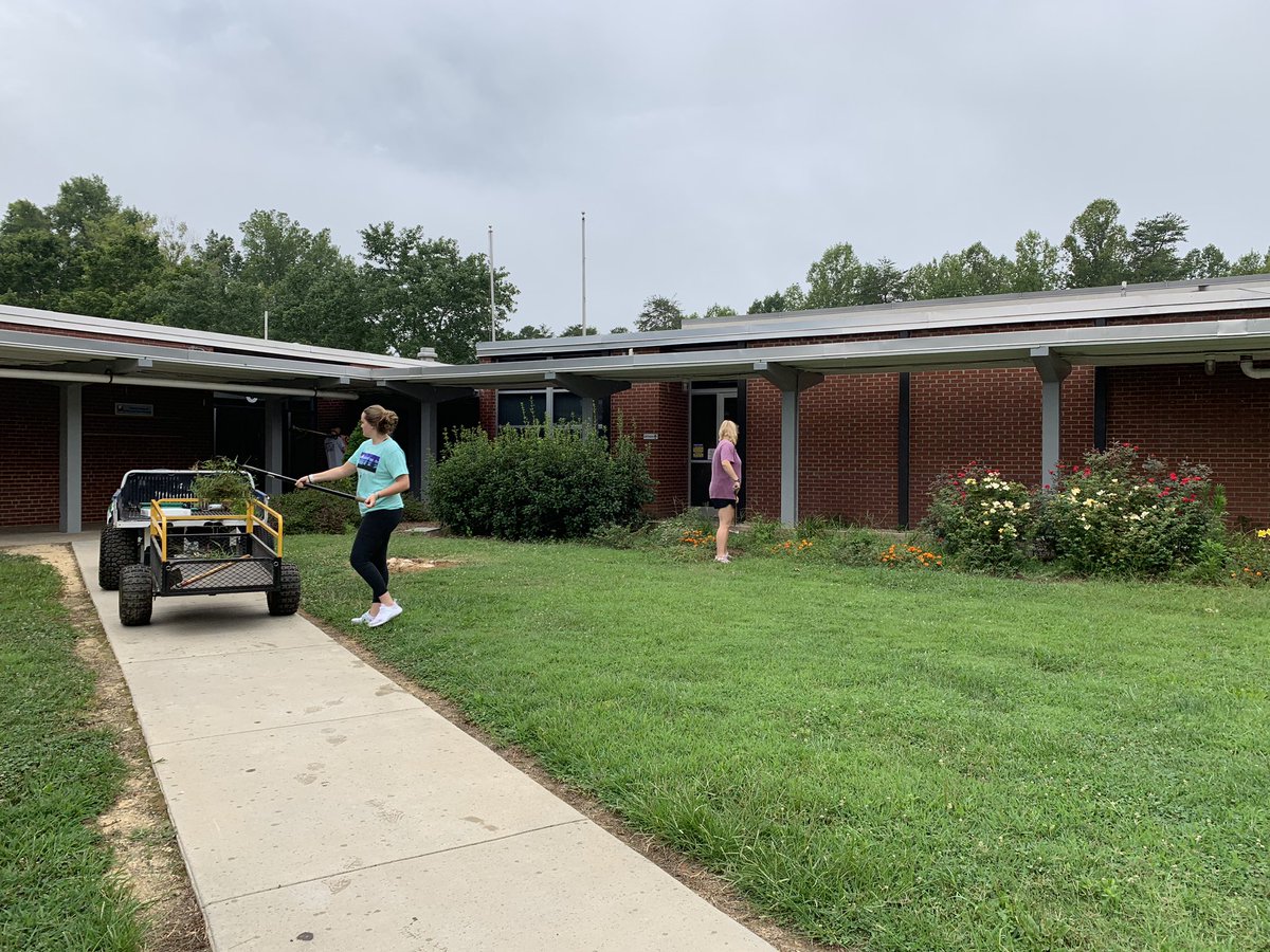 ffa_wa's tweet photo. Day 2 of campus cleanup TODAY from 8-11!   Anyone is welcome to join us! https://t.co/UixuYaMDHS