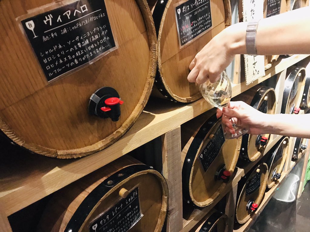 伊藤初美 ハツ 東京グルメサロン主宰 今夜は渋谷 コンロ家 に再訪なう ワインにビール100種類以上がセルフ飲み放題 で30分290円という破格で楽しめるのだ 延長は1分10円なので2時間飲んでも10円くらい セルフだからなみなみ注いでガッツリ飲みましょ