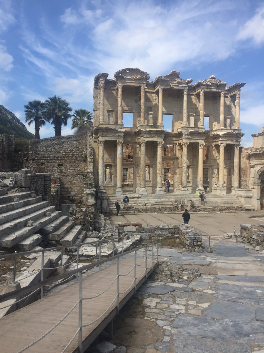 chrisinthepark's tweet image. #Libraryofcelsus under swirling ☁️ clouds ☁️