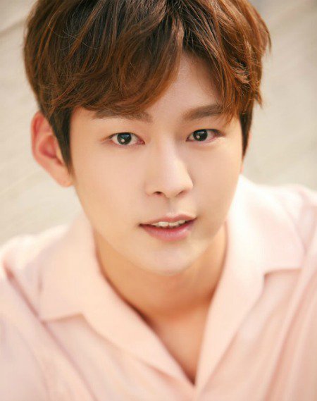 dramabeans's tweet photo. [Ask an Actor] Park Sun-ho ==> https://t.co/k1lDNGuAFI

#AskAnActor #ParkSunho https://t.co/5nboWxMcmX