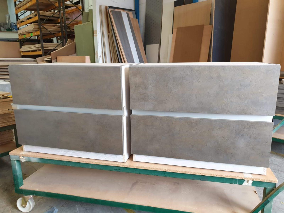 hemingwaydes's tweet photo. Bedroom Drawers with a Gola Rail

Material - Casina Pine Carcass and Xylocleaf Vesuvio Fronts

#Bedrooms #Kitchens #Tradeprices #Furniture #manufacturer https://t.co/O6rApKGz9n