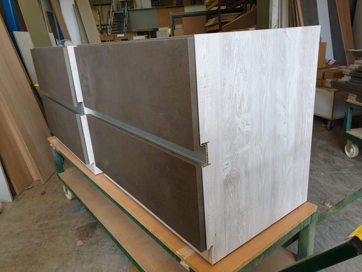 hemingwaydes's tweet photo. Bedroom Drawers with a Gola Rail

Material - Casina Pine Carcass and Xylocleaf Vesuvio Fronts

#Bedrooms #Kitchens #Tradeprices #Furniture #manufacturer https://t.co/O6rApKGz9n