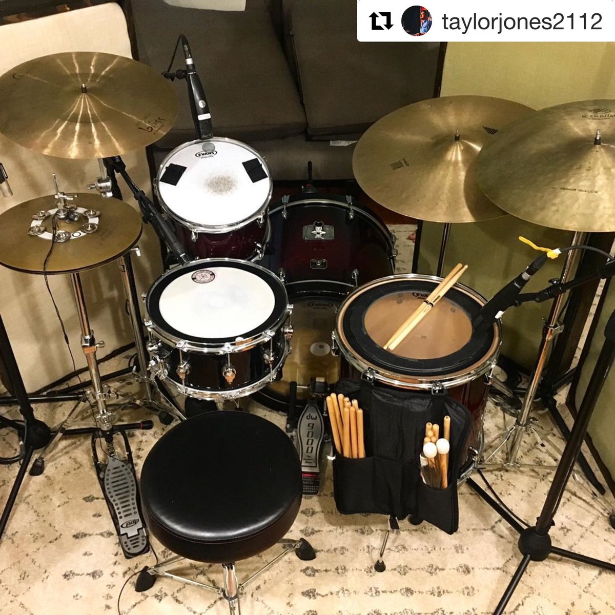 BigFatSnareDrum's tweet photo. Recording Spot
#Repost #taylorjones2112
Been hittin’ it hard this weekend with @futurethieves #futurethieves #westoneaudio @WestoneAudio #dreamcymbals @dreamcymbals #promarkdrumsticks @promarksticks #evansdrumheads @EvansDrumheads #dwhardware @dwdrums #bigfatsnaredrum #bfsd https://t.co/FCEzdRbdkR