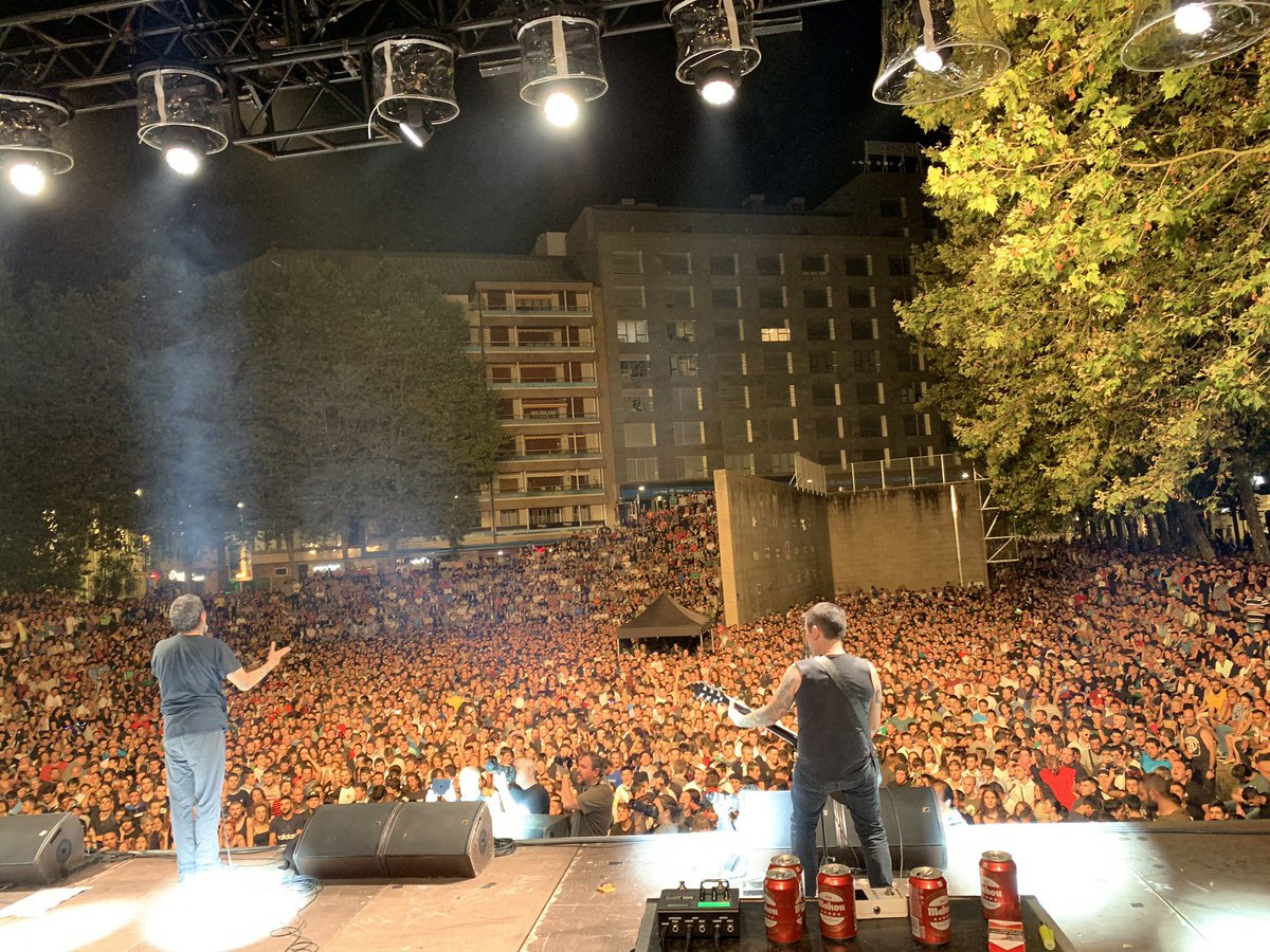 kcps73's tweet photo. @LOSGATILLAZO en Gasteiz #LaBlanca19 https://t.co/16Gu9AezLs