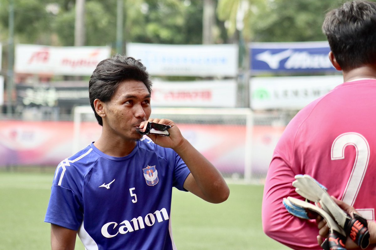 FCJurong's tweet photo. Albirex Singapore ha sesshusu!!!
It feels refreshing to have a cold orehasesshuau after training🙌🏽
@orehasesshu
#albirex_s #healthyport #OREHA #oreha #albirex #singapore https://t.co/WDq5HJajkj