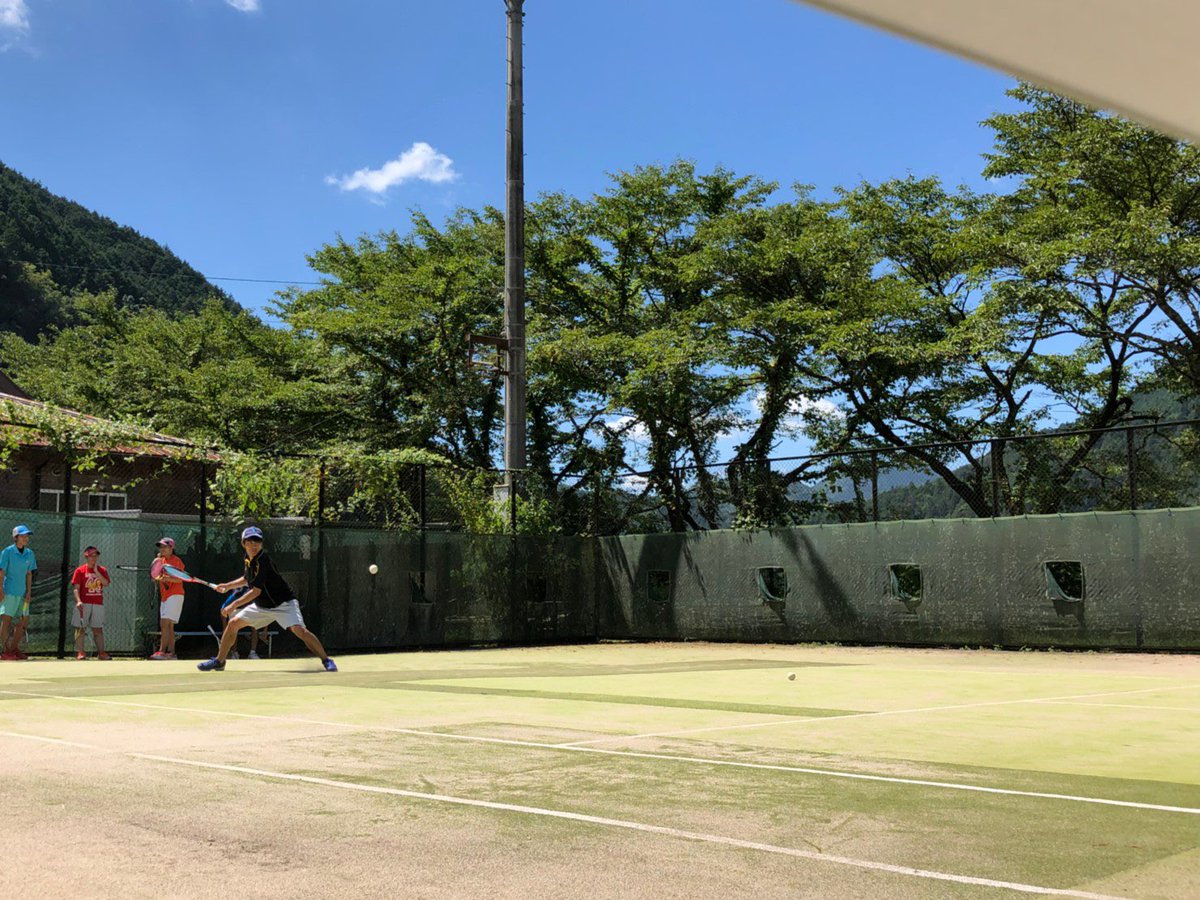 GSGUSoftTennis's tweet photo. 夏合宿2日目が終了しました。
午前中は基礎練習を徹底して行いました。前衛後衛それぞれに必要な練習ができました。
午後からは男女でわかれて試合を行いました。大会で���てるよう互いに切磋琢磨してできました。
平子さんが来てくれました！差し入れありがとうございました！！ https://t.co/XLLH7eQcKo