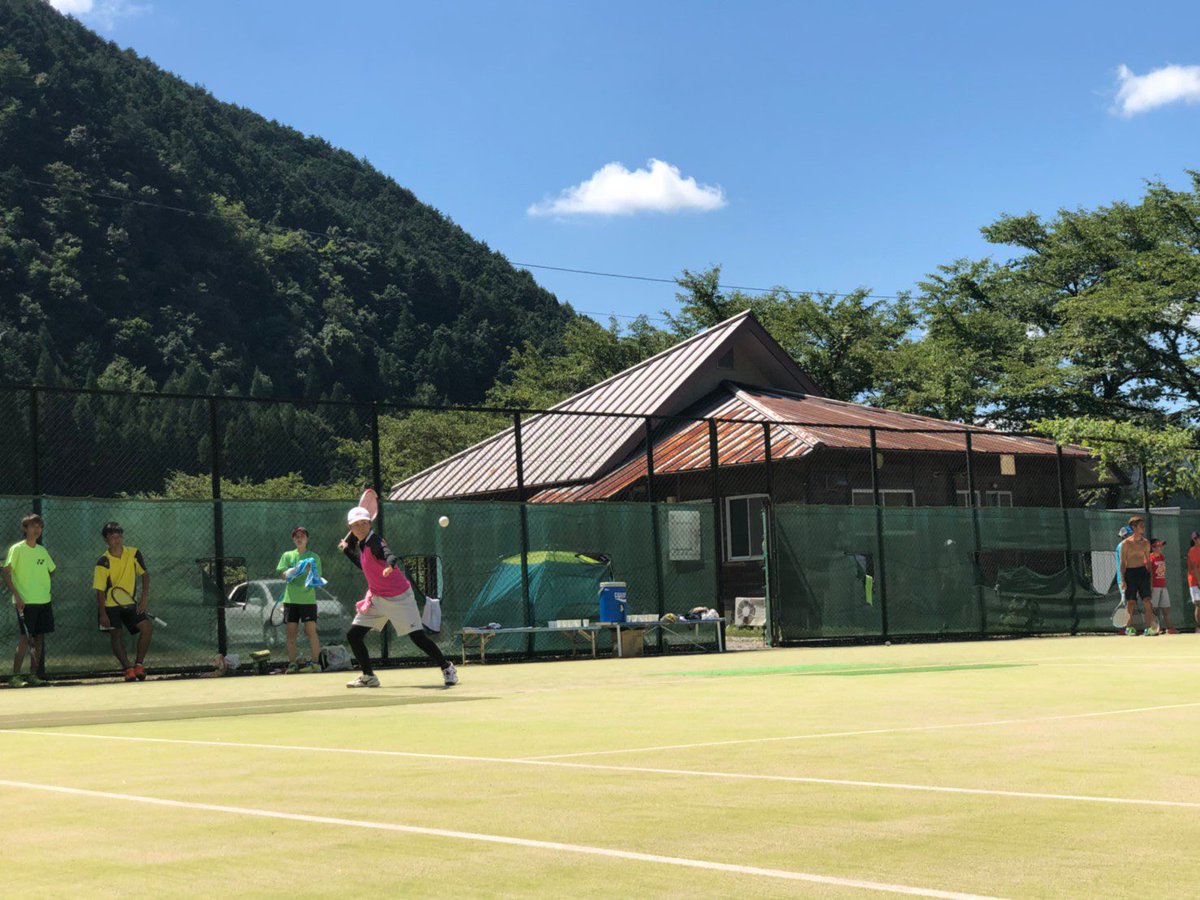 GSGUSoftTennis's tweet photo. 夏合宿2日目が終了しました。
午前中は基礎練習を徹底して行いました。前衛後衛それぞれに必要な練習ができました。
午後からは男女でわかれて試合を行いました。大会で���てるよう互いに切磋琢磨してできました。
平子さんが来てくれました！差し入れありがとうございました！！ https://t.co/XLLH7eQcKo