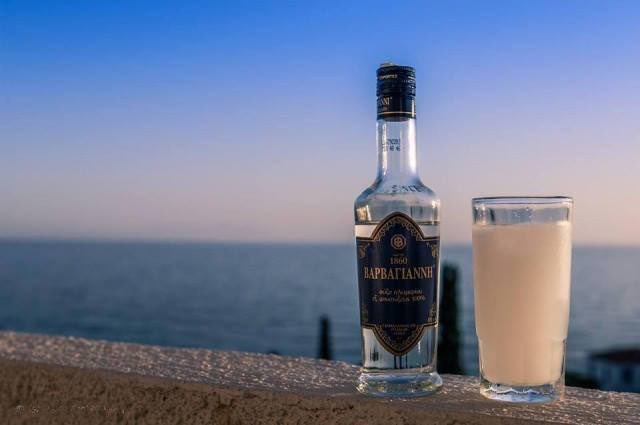 Greece Japan ギリシャ家庭料理の店 フィリで8月末まで限定でウゾ の銘品 バルバヤニ を提供 市場に流通していないフィリ秘蔵のウゾをお楽しみください 1ショット850円 予約はお早めに T Co Zdnl6ouemt ギリシャ ギリシャ料理