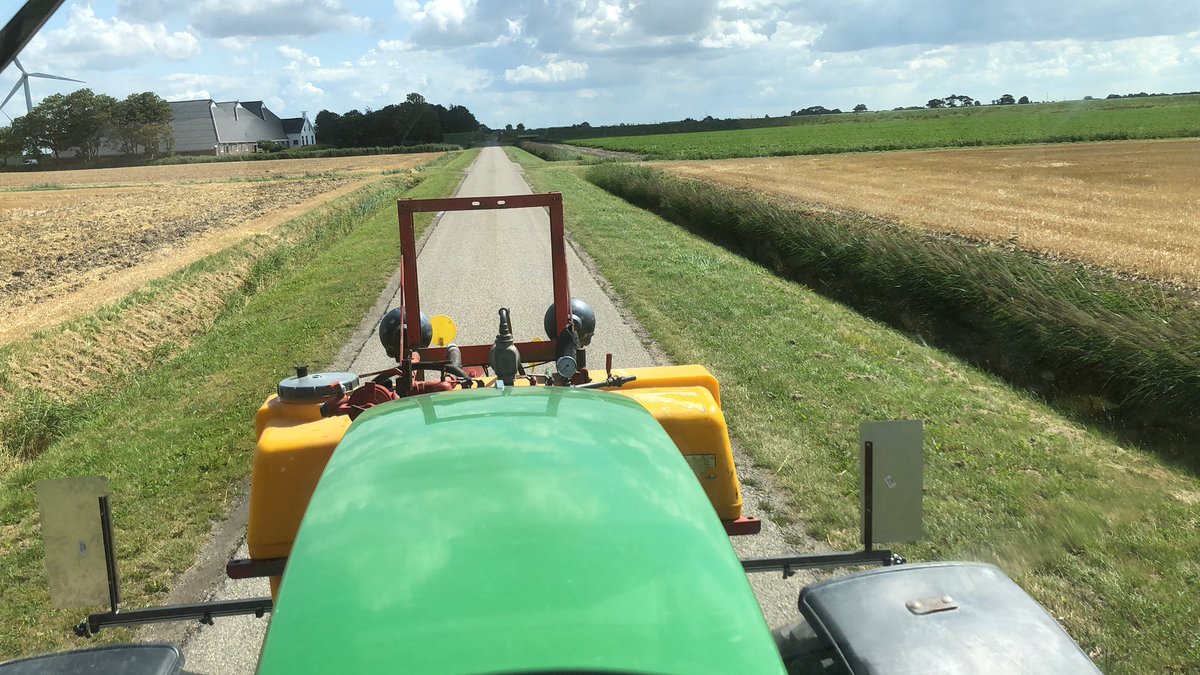 VanZwolLandbouw's tweet photo. @kfroma @Farmer_Tom_UK @BvGerko @HansSchalk3 @marcel_peterse is druk bezig geweest. En het prototype is klaar.
Morgen aan de slag met #melasse en #microferm toedienen bij het groenbemester zaaien. De eendenmest en compost liggen er al op. #beterebodem https://t.co/3FwcQeD3WY