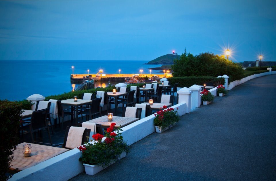 TheBayviewCork's tweet image. Today we are showcasing one of our unique features... our wonderful terrace overlooking #Ballycottonisland.... perfect for Summer dining or on a chilly evening we can offer you a cosy blanket😊
#OriginalIrishThursday @OriginalIrishHt #uniquefeature
