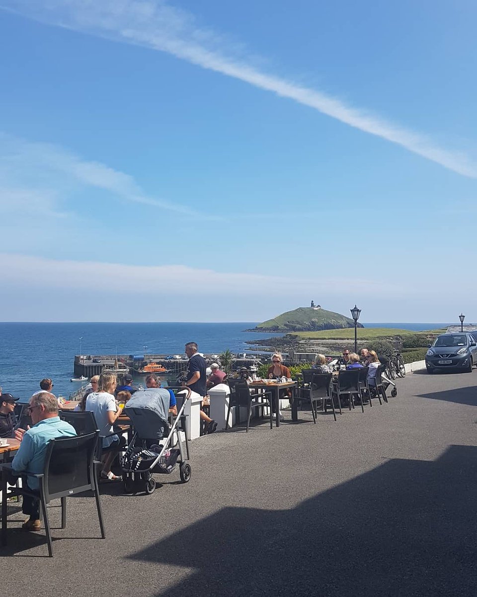 TheBayviewCork's tweet image. Today we are showcasing one of our unique features... our wonderful terrace overlooking #Ballycottonisland.... perfect for Summer dining or on a chilly evening we can offer you a cosy blanket😊
#OriginalIrishThursday @OriginalIrishHt #uniquefeature