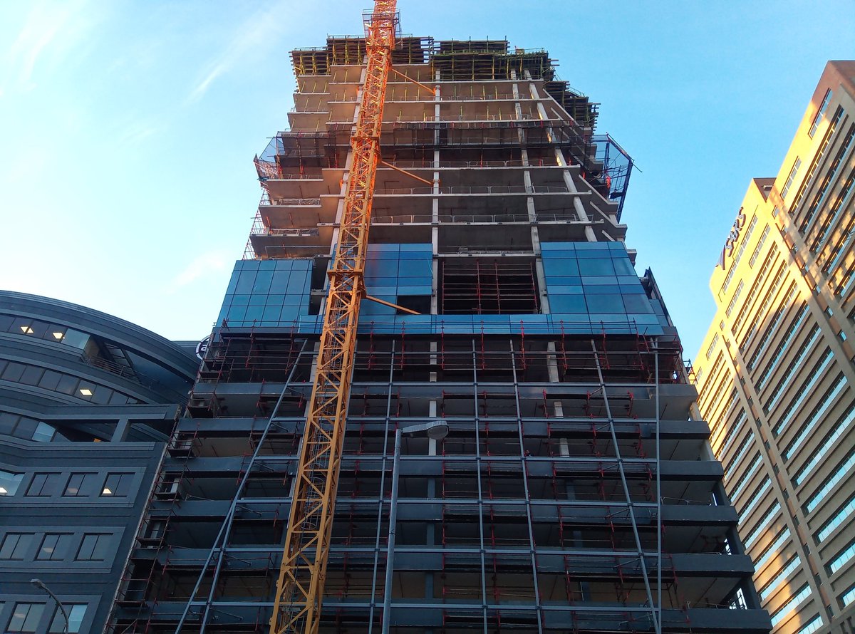 InfoSutherland's tweet photo. The dynamic form of DHK Architects design for ABLAND’s 35 Lower Long Project, is quickly taking shape as the facade installation progresses. #DHKArchitects #Abland #SutherlandEngineers #FacadeEngineers #OptimalEngineering https://t.co/KWSDXcwEQa