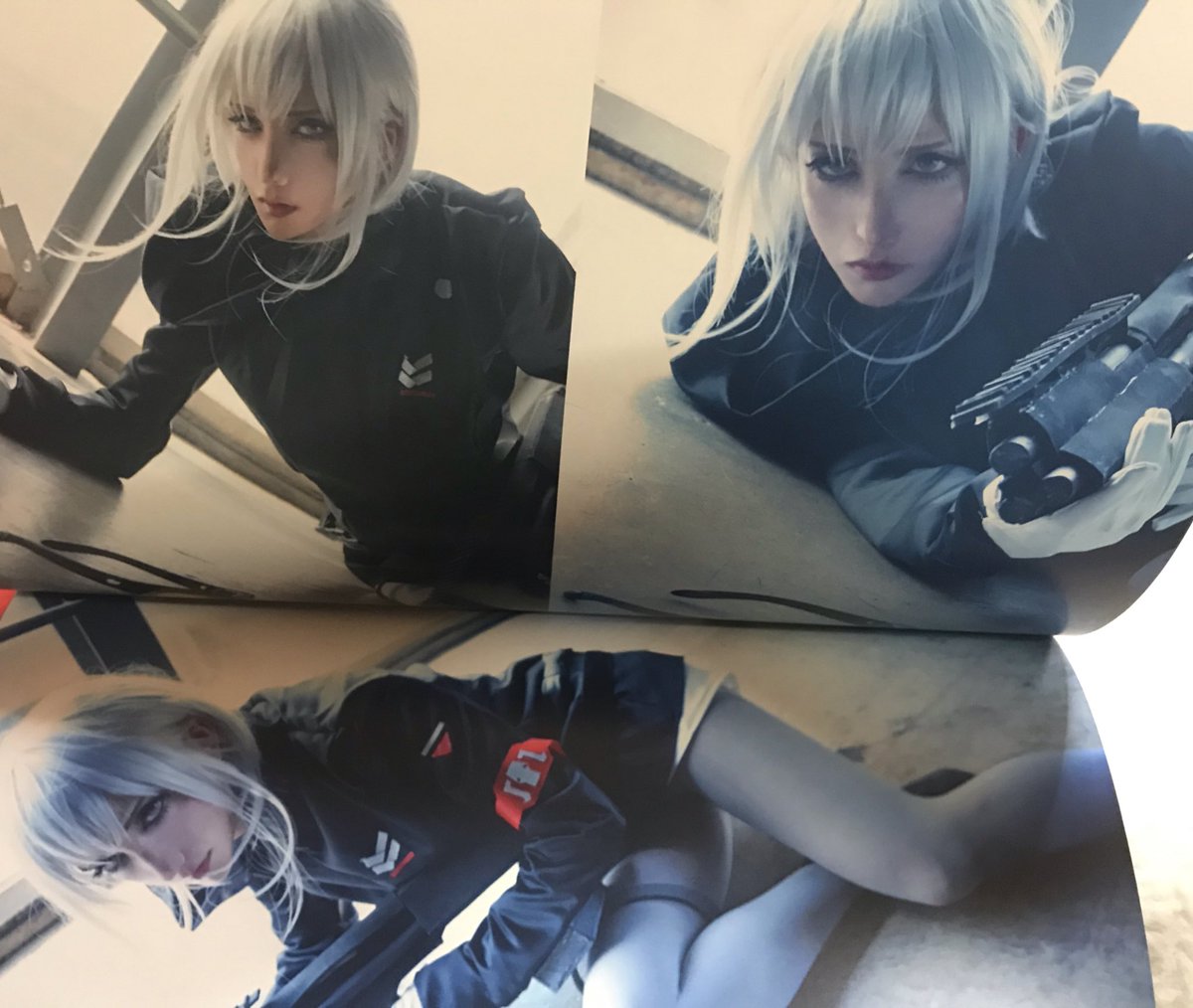 maria_e_cos's tweet photo. 写真集中身チラ見せ それぞれ30pみっちり詰め込んでます https://t.co/wZpUacTDrc