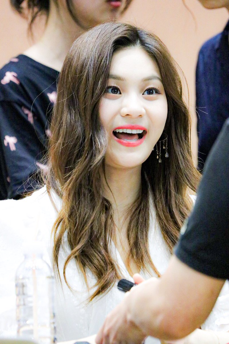 _shin1121's tweet photo. 2019/08/08 gfriendサイン会               マイドームおおさか
#엄지 #umji #オムジ
#GFRIEND #여자친구 #ヨジャチング https://t.co/qK11BrYPAp