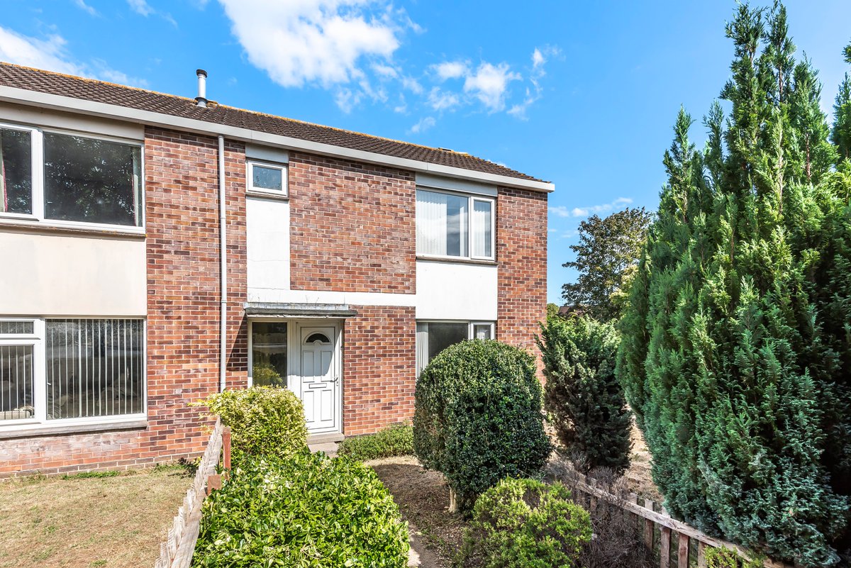 *Another property agreed in less than a week!*
We're absolutely delighted to have agreed a sale on this property in Taunton in less than a week. This spacious home was in need of renovation and attracted a lot of interest #weknowtaunton <a href="/JamesGrayEA/">JamesGrayEstateAgents</a>  - tinyurl.com/y5jprl8g