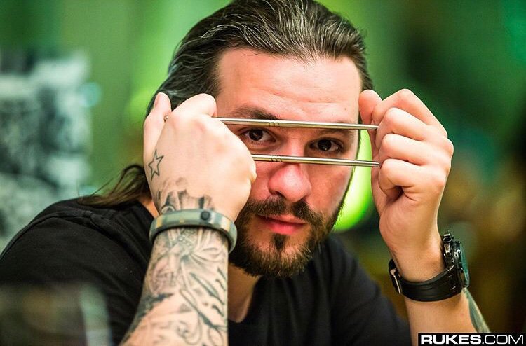 SteveAngelloSR's tweet photo. I got my eyes on you.
#steveangello #Mumbai #sunburnarena #rukes https://t.co/7OID8XTDXQ