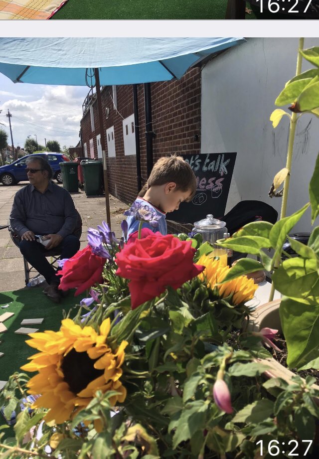 GrapevineMel's tweet photo. Creating connections with people, spaces &amp; places in really creative ways. Here’s the 1st  #Coventry #parklet there will be more popping up around city to host conversations about #isolation #connectedness #Ideas #passions and #movementbuilding #connectingforgoodcov #socialaction https://t.co/VUpt6dNAZG