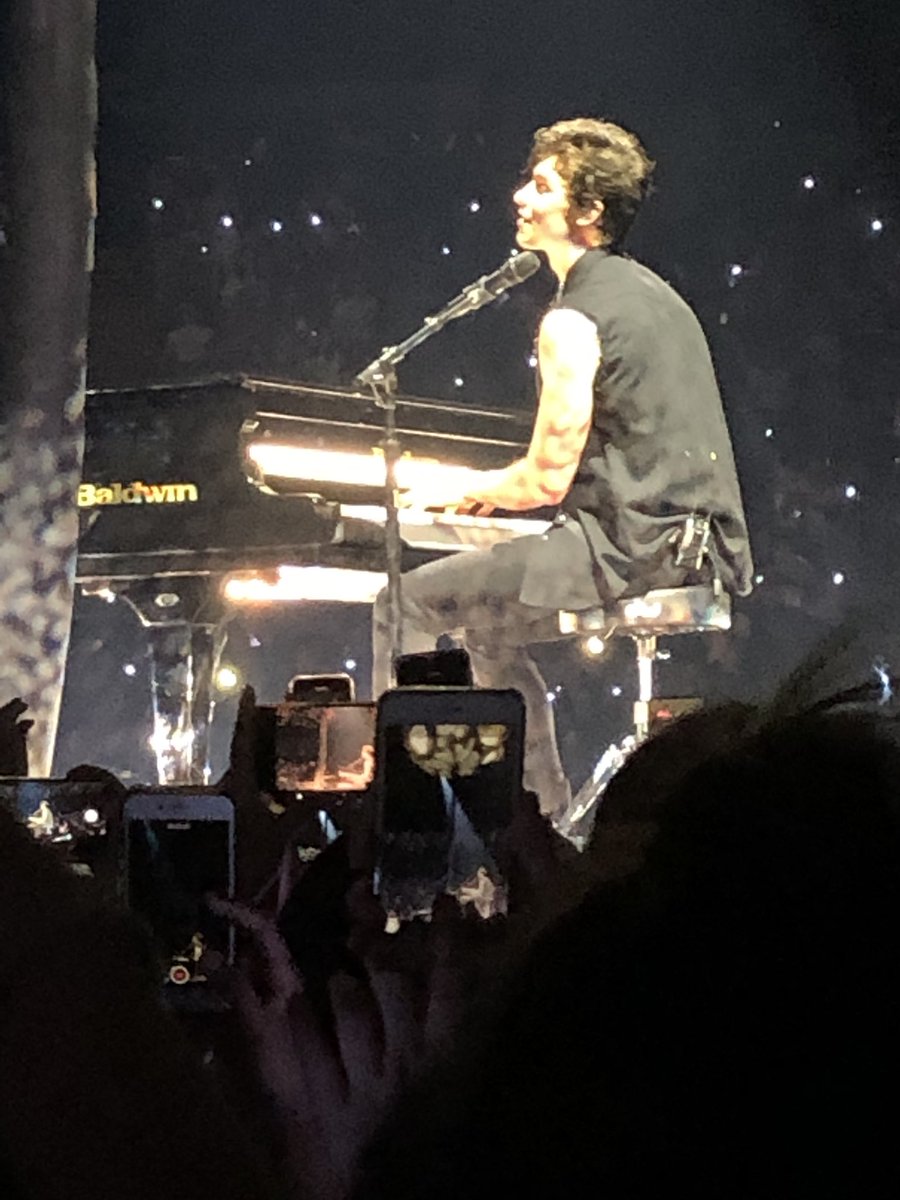 DaisyCassidy1's tweet photo. Happy 21st to the most amazing man alive. Miss this incredible night so much, wish I could go back @ShawnMendes 🤩❤️ https://t.co/Lzq8jsI2Ai