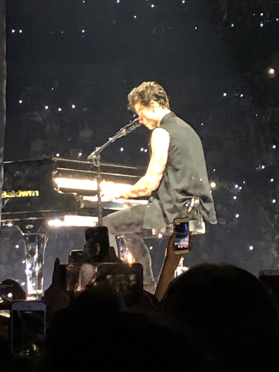 DaisyCassidy1's tweet photo. Happy 21st to the most amazing man alive. Miss this incredible night so much, wish I could go back @ShawnMendes 🤩❤️ https://t.co/Lzq8jsI2Ai