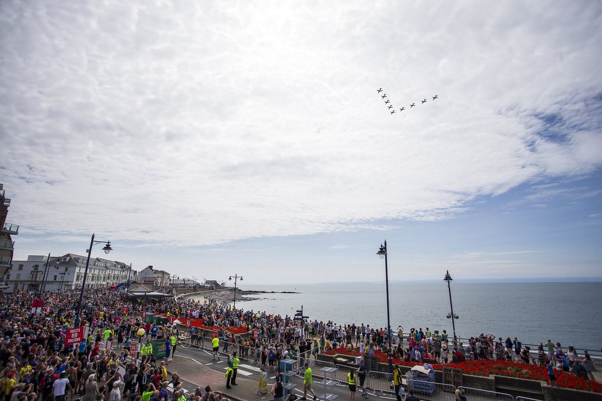 Porthcawl10K's tweet photo. #ThrowbackThursday 😍

We still can't quite believe this happened. 🔴⚪🔵

Thanks, @rafredarrows https://t.co/XG0ZAMUwM8