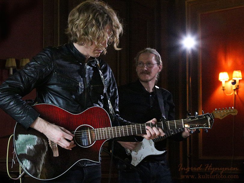 MichaelCrimsonM's tweet photo. Thank you so much to everyone who came to our show last night at Kohlswa Herrgård! #michaelcrimson #kohlswaherrgård #kolsva #concert #artrock #songwriter #artist #musician #classicrock https://t.co/0QiU3X30cp