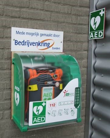 This week a new #AED (defibrillator) was installed at our production location at the Industrieweg in Zundert. Our BHV team can operate the AED, and anyone with a CPR certification can register via the <a href="/HartslagNu/">HartslagNu</a> app and offer help in case of a cardiac arrest in the neighborhood.