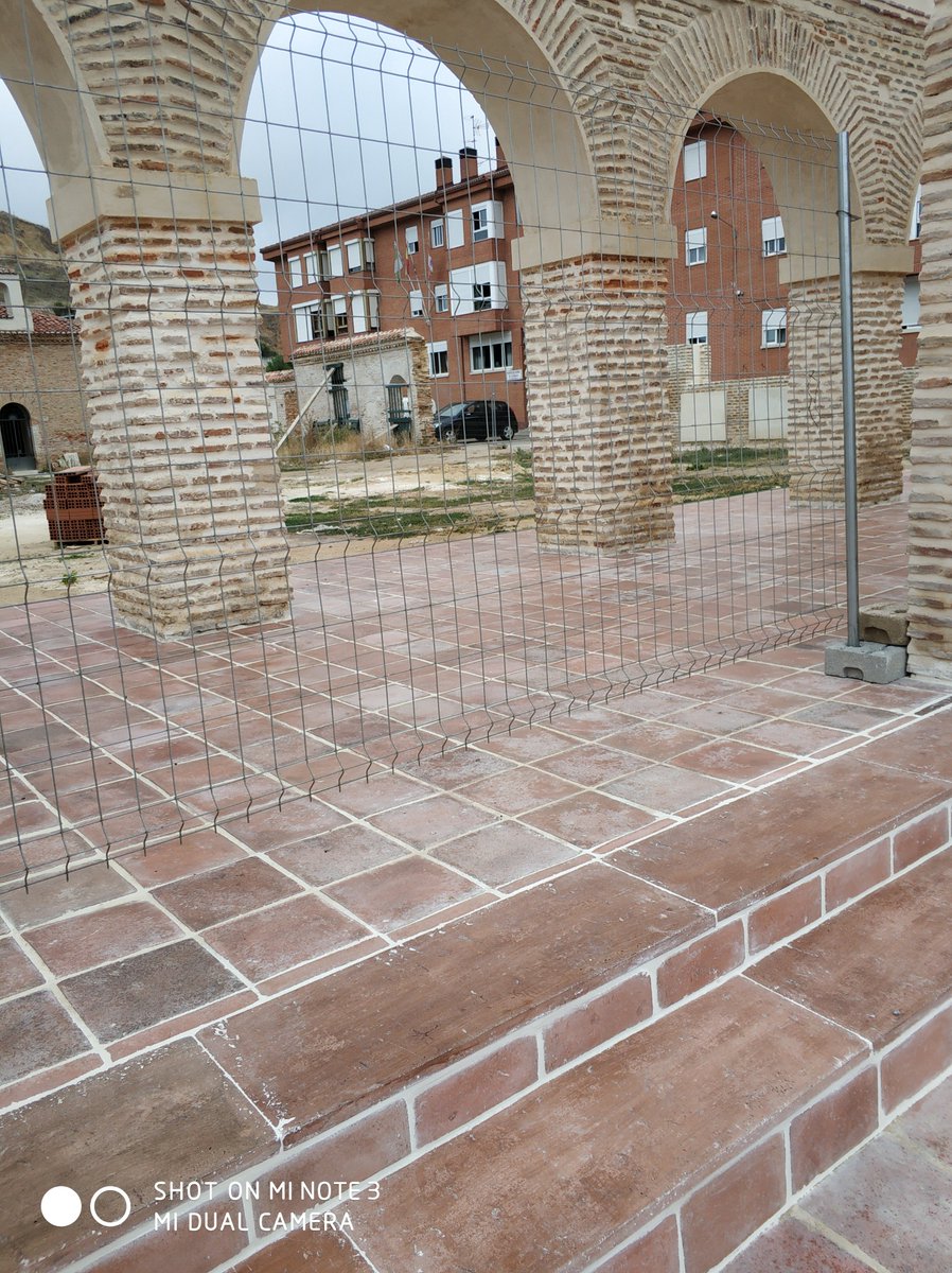 arquepre's tweet photo. Terminada la rehabilitacion de un parque en la localidad de Saldaña( Palencia ), donde se han colocado nuestra baldosa de imitacion a barro, peldaños de imit. a barro e imitacion a ladrillo antiguo. Esperamos que os guste. https://t.co/trZ8490Cng