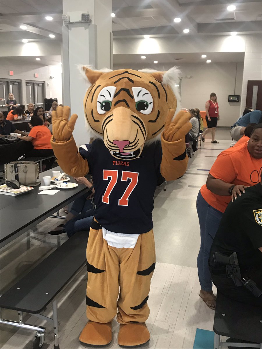 TKHS_Athletics's tweet photo. TK the Tigers Mascot, getting the teachers going this morning! https://t.co/0JuqFUvyWf