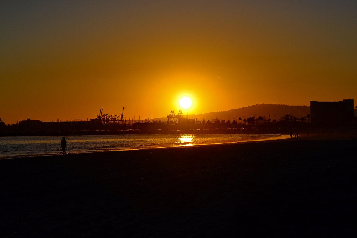 dramapoet's tweet photo. There isn't enough of anything as long as we live, but at intervals a sweetness appears and given a chance prevails."

--Raymond Carver
#ThursdayMotivation #sunset #socal #zen #California #travel #MentalHealthAwareness #photography #Coffee #FitnessGoals #poetry #fiction https://t.co/ovMA4KExpY
