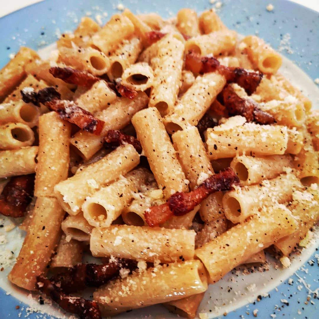 grano_zero's tweet photo. Gricia senza glutine
#pasta @feliciaglutenfree
#guanciale di Amatrice
#pecorino romano
#pepenero tostato
#gricia #glutenfree #glutenfreepasta #cucinaromana 💣💥🇮🇹 https://t.co/Ftqb1RRwq7