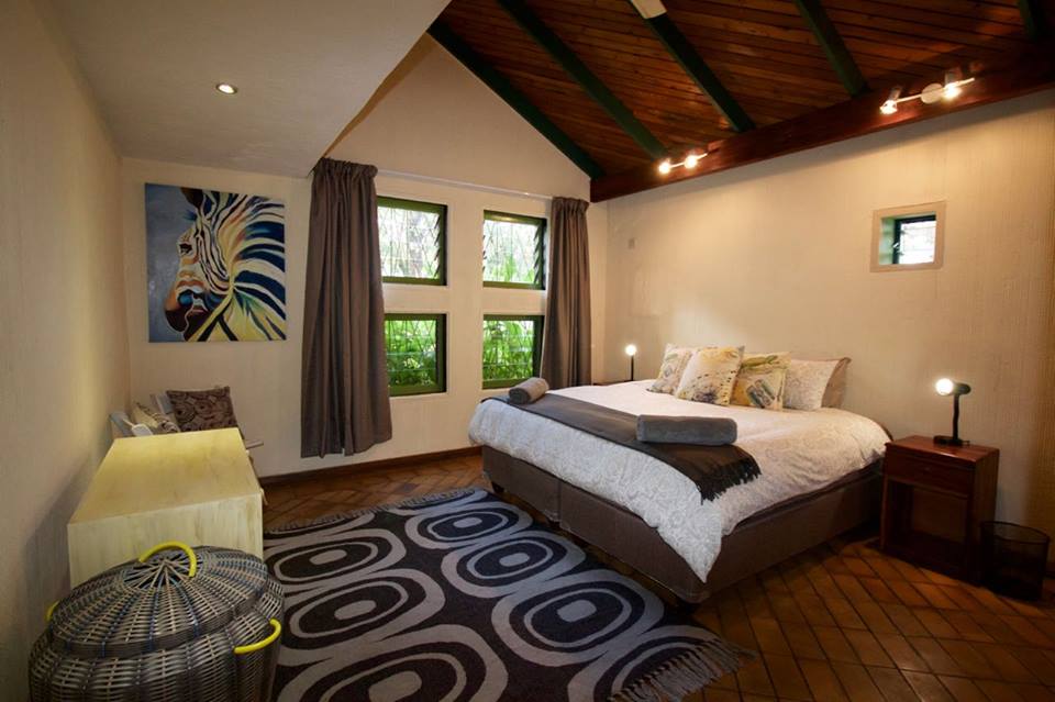 sam_in_zimbabwe's tweet photo. #FlatdogsLodge-#VictoriaFalls, the #2018Winner for #ValueAccommodation has shut down its operation sighting viability challenges caused by the current #EconomicSituation in #Zimbabwe. This is a sad development seeing that #VicFalls actually needs more beds to cater for tourists https://t.co/xFJs4bdMtw