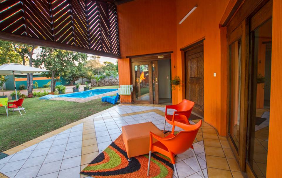 sam_in_zimbabwe's tweet photo. #FlatdogsLodge-#VictoriaFalls, the #2018Winner for #ValueAccommodation has shut down its operation sighting viability challenges caused by the current #EconomicSituation in #Zimbabwe. This is a sad development seeing that #VicFalls actually needs more beds to cater for tourists https://t.co/xFJs4bdMtw